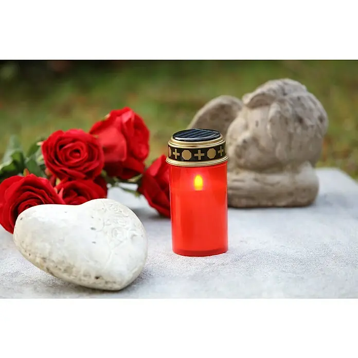 LED-Grablampe Solar - Ø x H: 7 x 13 cm, Rot, Brenndauer ca.: 20 h - Rote Kerze mit Rosen und Herz auf einem Grabstein. Die Kerze spendet Licht und die Blumen und das Herz drücken Liebe und Erinnerung aus.