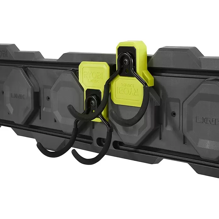 Ryobi Link Aufhängehaken RSLW816 - 1 Stk., Material: Kunststoff - Dunkelgraue modulare Ryobi Link Aufbewahrungsschiene mit zwei gelb-schwarzen gepolsterten Haken.
