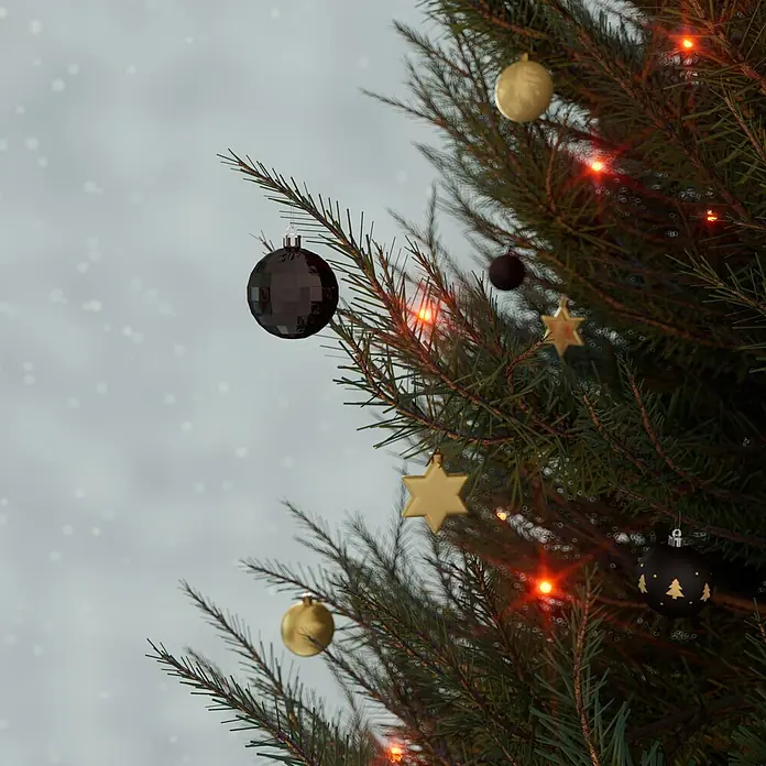 Weihnachtskugeln - Schwarz/Gold, Kunststoff, Durchmesser: 5 cm, 35 Stk. - Nahaufnahme eines Weihnachtsbaums mit goldenen Sternen und Kugeln und roten Lichtern.