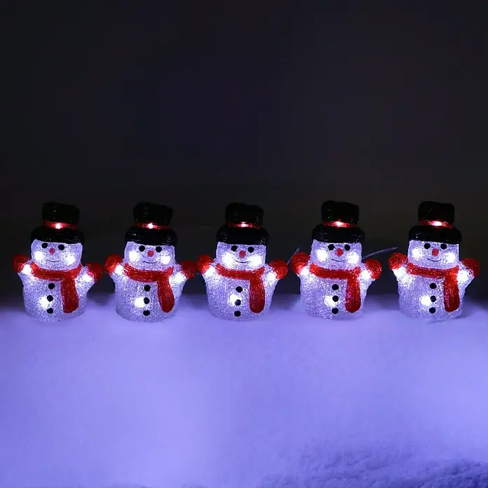 Tween Light LED-Lichterkette Schneemann - Innen, Lichtfarbe: Warmweiß, Anzahl Leuchtmittel: 40 Stk., Batteriebetrieben - Eine Reihe von leuchtenden Schneemannfiguren mit roten Schals und schwarzen Hüten, die eine festliche Winteratmosphäre schaffen.
