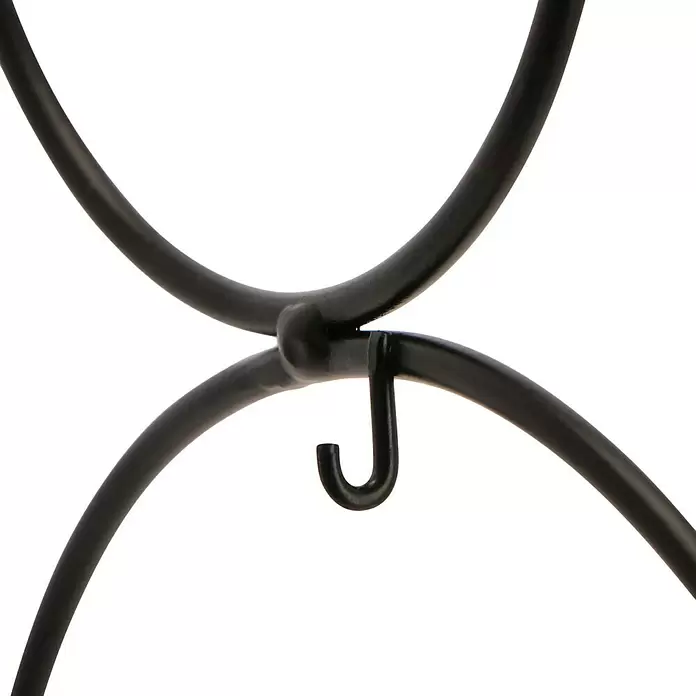Metall-Weihnachtsbaum - Schwarz, 58 cm - Schwarzer Metallhaken in einem gebogenen Metallrahmen integriert.