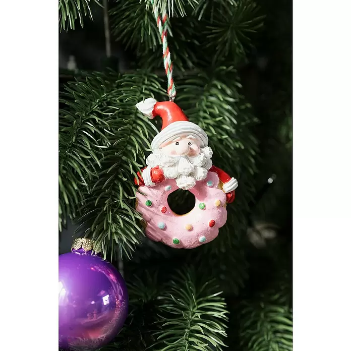 Decoris Christbaumschmuck Donut - Bunt, Polyresin, 9,6 x 7 x 3,2 cm - Weihnachtsschmuck: Nikolaus-Figur mit rosa Donut und Streuseln, hängt neben einer glänzenden lila Kugel.