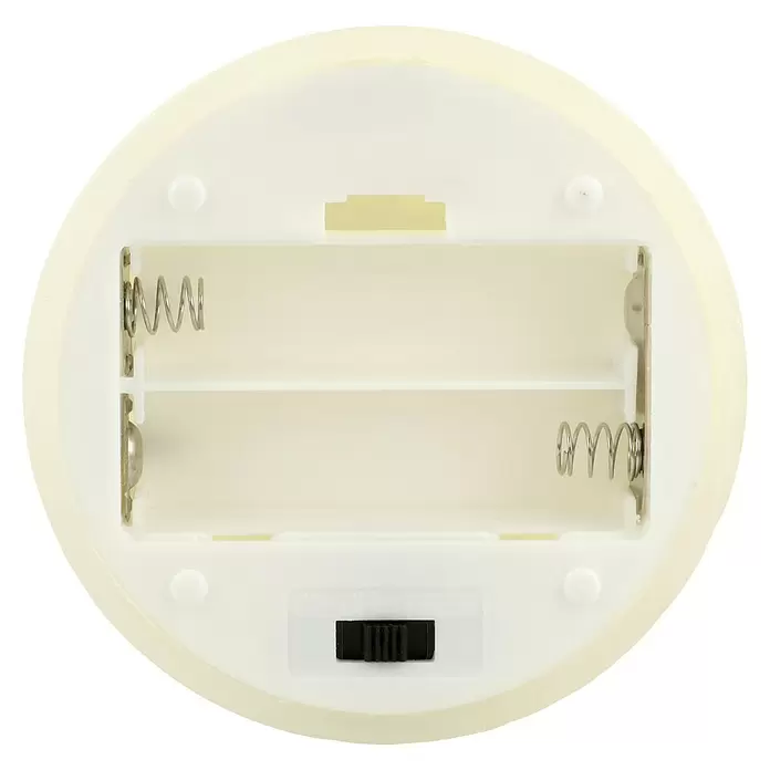 LED-Kerze Shine - Creme, Ø x H: 7,5 x 15 cm, Echtwachs - Unterseite einer cremefarbenen LED-Kerze mit leerem Batteriefach für zwei AA-Batterien und einem AN/AUS/TIMER-Schalter.