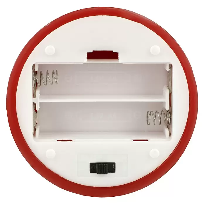 LED-Kerze Shine - Rot, Ø x H: 7,5 x 12,5 cm, Echtwachs - Unterseite eines runden, weißen Geräts mit rotem Rand, mit zwei leeren 1.5V AA Batteriefächern und einem schwarzen ON/OFF/TIMER-Schalter.