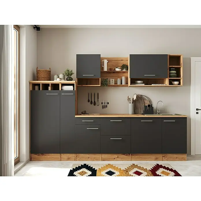 Respekta Inselküche Hilde Typ 1 - Breite: 310 cm, Grau, Mit Elektrogeräten - Modern gestaltete Küche mit grauen Schränken und Holzelementen, die eine warme und einladende Atmosphäre schafft.