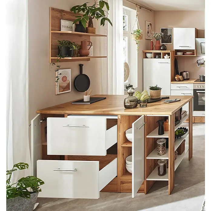 Respekta Inselküche Hilde Typ 2 - Breite: 280 cm, Weiß, Matt, Mit Elektrogeräten - Ein Kücheninsel-Design mit weißen Schubladen und Holzregalen bietet eine elegante und funktionale Ergänzung für jede moderne Küche.