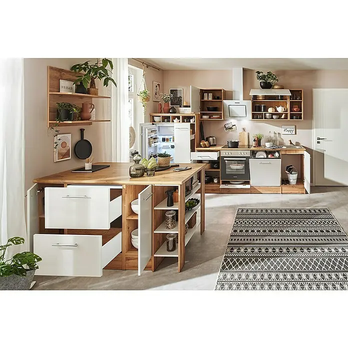 Respekta Inselküche Hilde Typ 2 - Breite: 310 cm, Weiß, Mit Elektrogeräten - Einladende Küche mit Holzelementen, weißen Fronten und einer stilvollen Insel. Offene Regale bieten zusätzlichen Stauraum und dekorative Elemente.