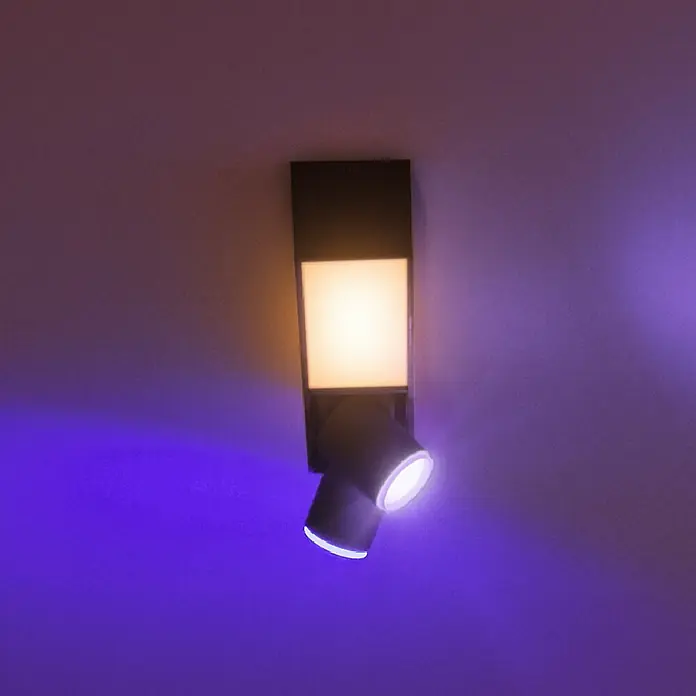 Philips Hue LED-Deckenstrahler White & Color Ambiance Centris - 22,4 W, L x B x H: 8,5 x 40,8 x 12,7 cm, Schwarz, RGBW, 3 Stk. - Modern gestaltete Wandleuchte mit zwei Strahlern, die Licht nach unten werfen und eine warme Atmosphäre erzeugen.