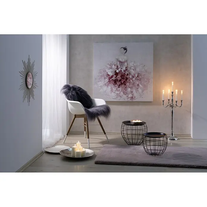 Fellteppich Happy - Rosa, 170 x 120 cm, 100 % Polyester (Flor) - Stimmungsvolles Interieur mit Kerzenleuchter und Dekorationen, die eine warme Atmosphäre schaffen.