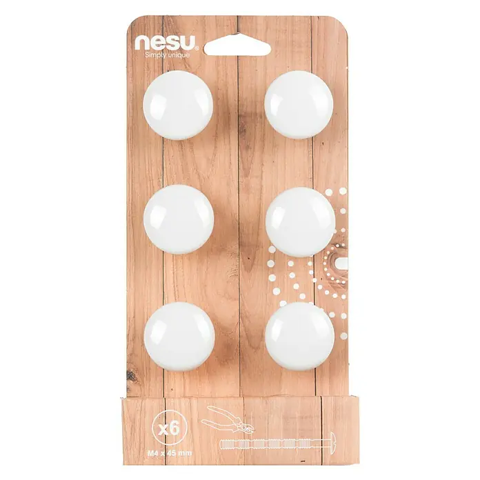 Nesu Pomo para muebles 453R0 6 uds. - Ø x Al: 33 x 29 mm, Madera - Primer plano de un paquete con seis pomos para muebles Nesu blancos y redondos con tornillos sobre una tabla de madera.