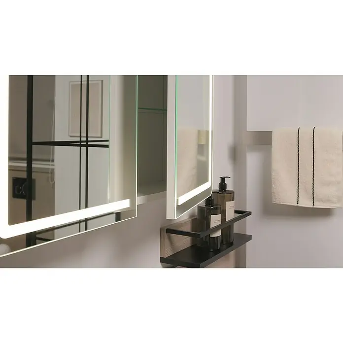 Riva LED-Spiegelschrank Luciana - B x H: 72 x 69,6 cm, Holz, Weiß - Moderne Badezimmereinrichtung mit beleuchteten Spiegelschränken und dunklen Akzenten. Handtuch hängt bereit.