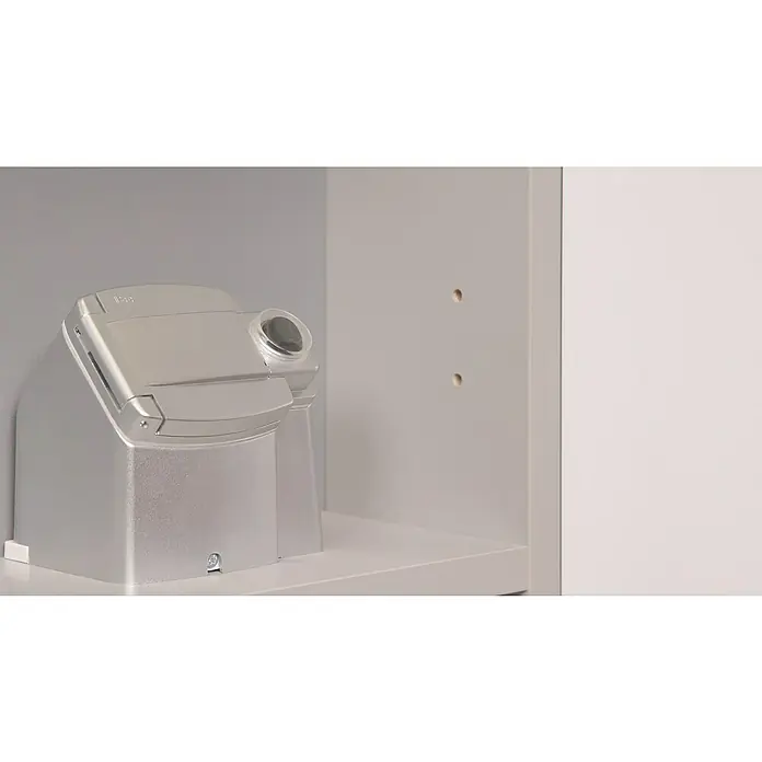 Riva Look LED-Spiegelschrank - B x H: 60,6 x 64,8 cm, Mit Beleuchtung - Nahaufnahme eines silbernen Home-Projectors auf einem weißen Regal, der für Heimkino-Enthusiasten entwickelt wurde.