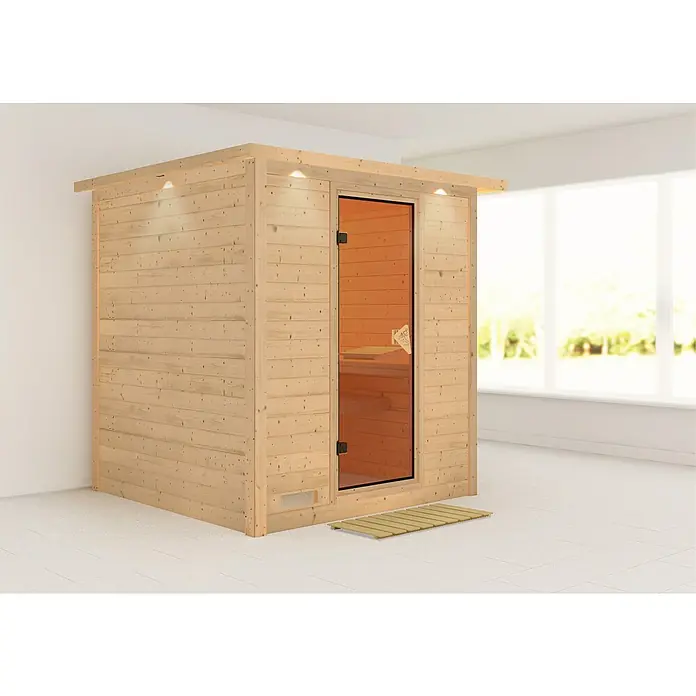 Karibu Elementsauna Mojave - Ohne Ofen, Mit Dachkranz und Beleuchtung, Materialspezifizierung Tür: Ganzglas Bronze, L x B x H: 224 x 210 x 192 cm - Helle, holzverkleidete Sauna mit Glastür und Holzmatte vor dem Eingang für ein entspannendes Wellness-Erlebnis zu Hause.