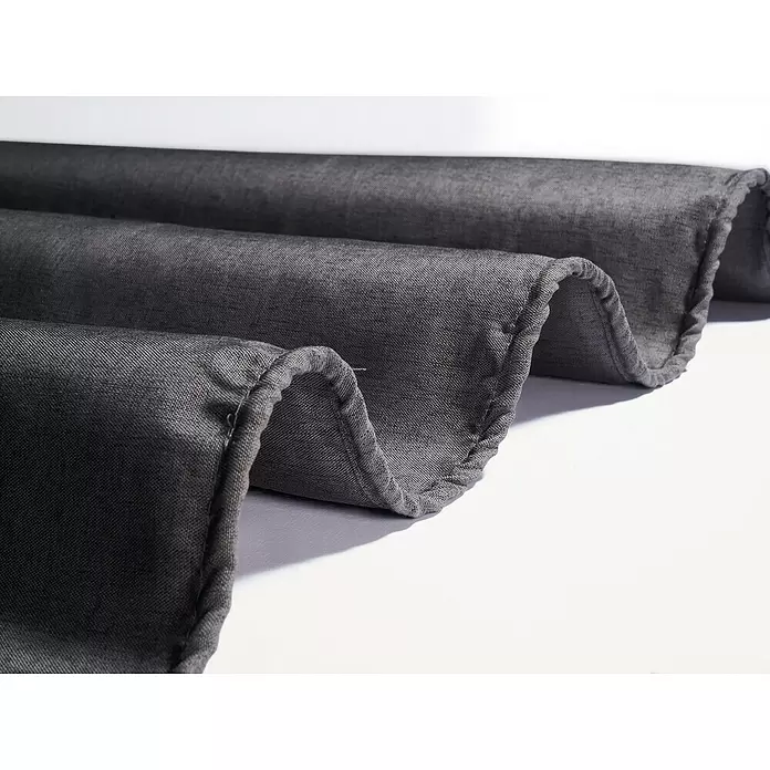 Mydeco Duschvorhang Rain - B x H: 180 x 200 cm, Kunststoff, Anthrazit - Dunkelgrauer Webstoff, wellenförmig gefaltet, der seine Textur und seinen Fall zeigt.