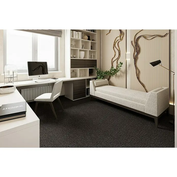 Teppichfliese Solid - Schlinge, 100 % Polyamid SDN, Dunkelbraun - Elegantes Büro mit Schreibtisch, Stuhl, Bücherregal und Liege in einem modernen Design. Der Fokus liegt auf dem stilvollen Interieur.
