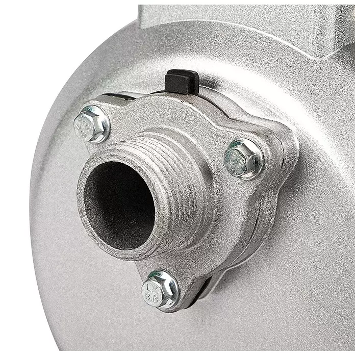 Hyundai Benzinwasserpumpe GWP25052 - 1,35 kW, Max. Fördermenge: 8.000 l/h - Silberne Metallpumpenverbindung mit Gewindeauslass, mit drei Schrauben befestigt.