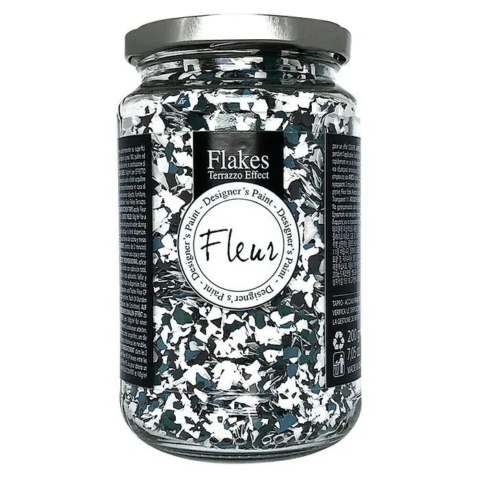 Fleur Elemento decorativo Flakes Terrazzo - Brazilian emerald, Otros - Primer plano de un recipiente de vidrio con hojuelas Fleur Terrazzo Effect, pintura de diseño para diseños de superficie únicos.