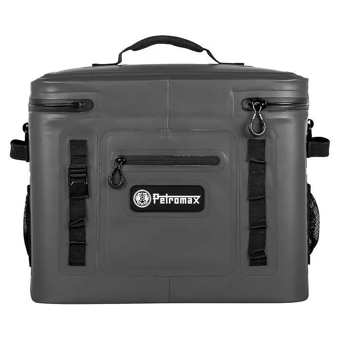 Petromax Nevera portátil - Gris oscuro, 22 l, L x An x Al: 42,5 x 34 x 35,5 cm - Bolsa nevera blanda gris oscuro con compartimento principal con cremallera, bolsillo frontal, asa de transporte y correas laterales, con logo Petromax.