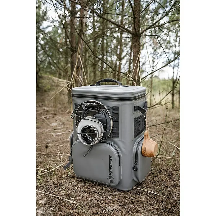 Petromax Mochila refrigerante - Volumen: 27 l, Gris, L x An x Al: 44,5 x 34 x 54,5 cm - La mochila nevera Petromax Kx50 en gris, ideal para aventuras al aire libre. Práctica, robusta y perfecta para transportar alimentos y bebidas.