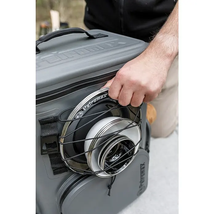 Petromax Mochila refrigerante - Volumen: 27 l, Gris, L x An x Al: 44,5 x 34 x 54,5 cm - Vajilla de camping Petromax acoplada a una nevera gris. Ideal para aventuras al aire libre y comidas elegantes en cualquier lugar.