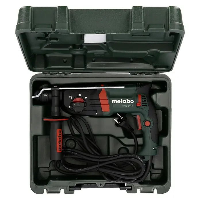 Metabo Kombihammer KHE 2445 - 800 W, 2,4 J, SDS-Plus-Aufnahme - Metabo KHE 2445 Bohrhammer in einem grünen Werkzeugkoffer. Leistungsstarkes Werkzeug für vielfältige Bohrarbeiten im professionellen Bereich.