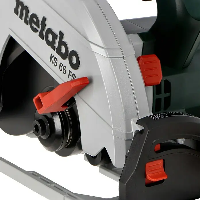 Metabo Handkreissäge KS 66FS1.500 W, Durchmesser Sägeblatt: 190 mm, Schnitttiefe bei 90 °: 66 mm - Nahaufnahme der Metabo KS 66 FS Handkreissäge, ein Werkzeug für präzise Holzarbeiten.