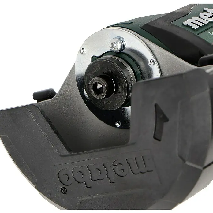 Metabo Akku-Winkelschleifer PowerMaxx CC 12 B - 2 Akkus, 2 Ah, Durchmesser Scheibe: 76 mm - Detailaufnahme einer Metabo Nutfräse, die Präzision und Leistung im Holzhandwerk verspricht. Für professionelle Anwender konzipiert.