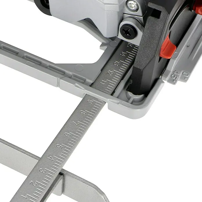 Metabo Handkreissäge KS 66FS1.500 W, Durchmesser Sägeblatt: 190 mm, Schnitttiefe bei 90 °: 66 mm - Detailaufnahme einer Kreissäge mit metrischer Skala zur präzisen Einstellung von Schnitttiefen und Winkeln für genaue Holzarbeiten.