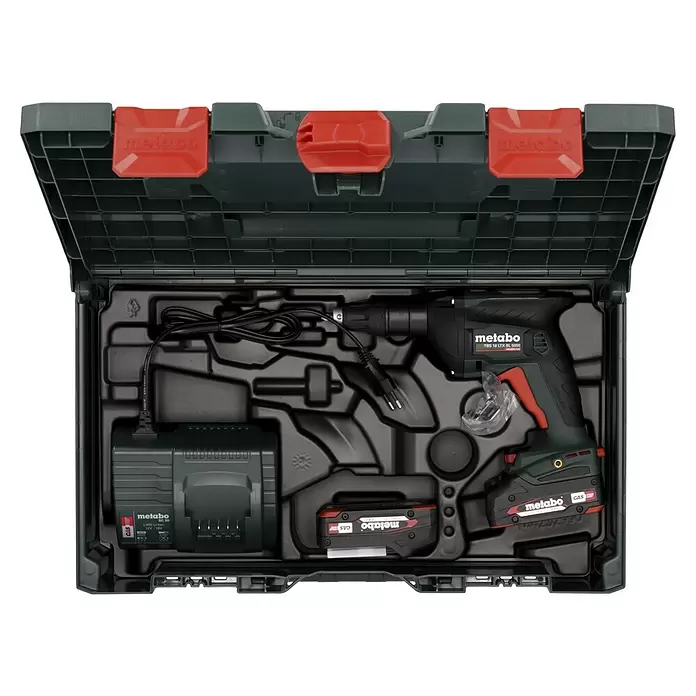 Metabo CAS 18V Atornillador para placas de yeso de batería TBS 18 LTX BL 5000 - 18 V, 2 baterías, 2 Ah - Kit destornillador inalámbrico Metabo con herramienta verde/negra, dos baterías y cargador, en maleta verde oscura abierta con cierres rojos.