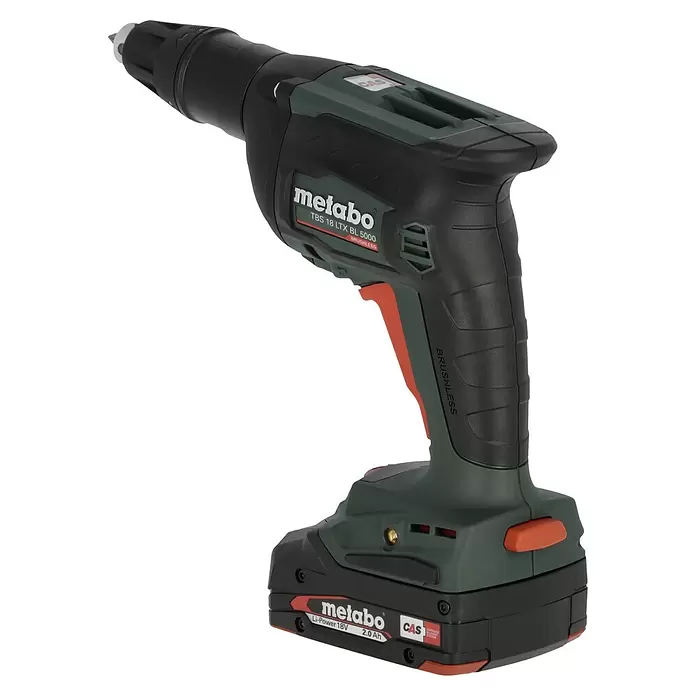 Metabo CAS 18V Atornillador para placas de yeso de batería TBS 18 LTX BL 5000 - 18 V, 2 baterías, 2 Ah - Atornillador inalámbrico Metabo en negro y verde oscuro con detalles naranjas, con batería Li-Power 18V 2.0 Ah acoplada.