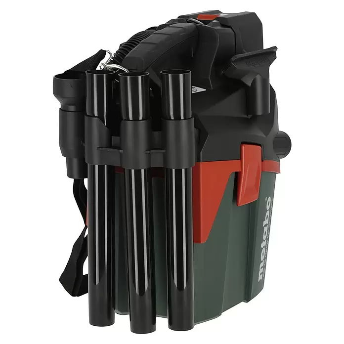 Metabo CAS 18V Akku-Nass-Trockensauger AS 18 HEPA PC Compact - 18 V, Ohne Akku, Behältervolumen: 6 l - Grüner und schwarzer Metabo Akku-Rucksacksauger mit orangefarbenen Akzenten und schwarzen Zubehörrohren.