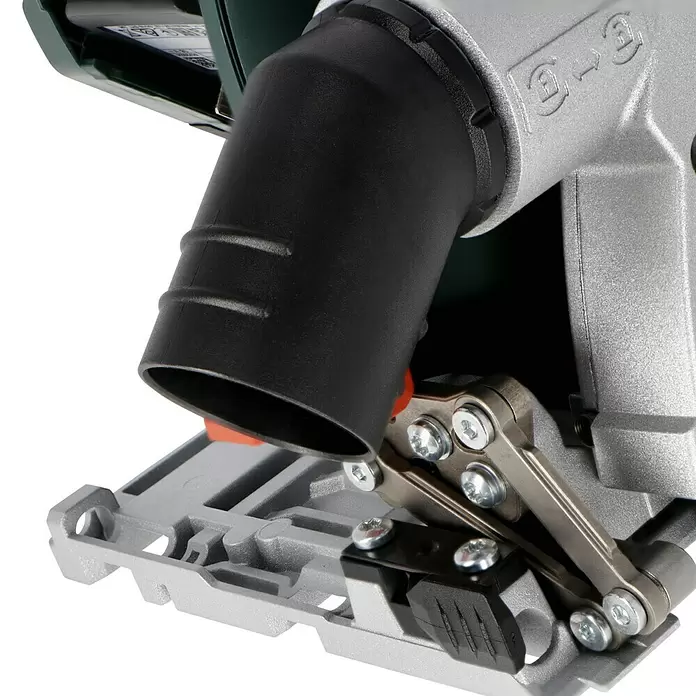 Metabo CAS 18V Sierra circular de batería KS 18 LTX 66 BL - 18 V, Sin batería, 4.800 r.p.m. - Primer plano de la placa guía de metal gris y del puerto de extracción de polvo negro de una herramienta eléctrica con herrajes plateados.