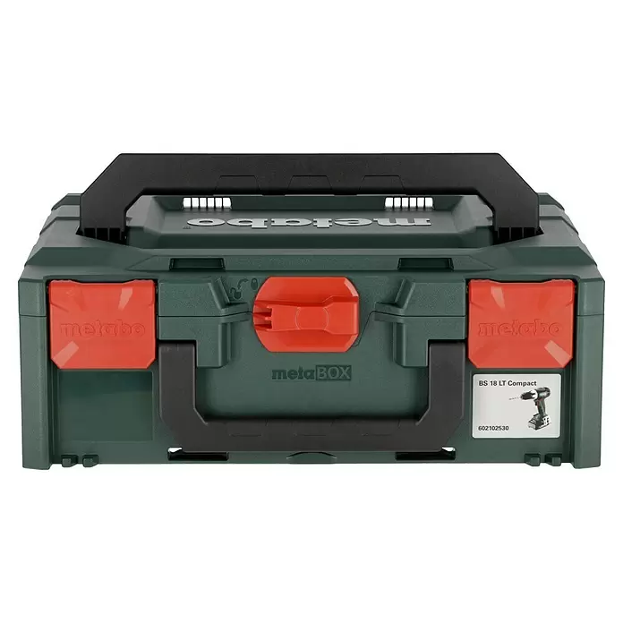 Metabo CAS 18V Taladro atornillador de batería BS 18 LT Compact - 18 V, 2 baterías, 2 Ah, 60 Nm - Maleta de herramientas Metabo MetaBOX verde oscuro con cierres naranjas y asa negra, etiqueta para taladro BS 18 LT Compact.