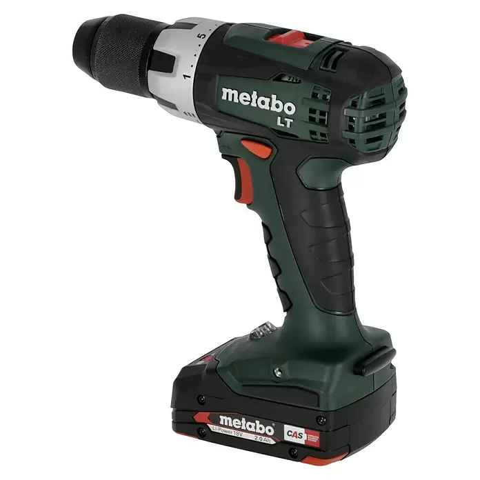 Metabo CAS 18V Taladro atornillador de batería BS 18 LT Compact - 18 V, 2 baterías, 2 Ah, 60 Nm - Taladro inalámbrico Metabo verde oscuro y negro con una batería Li-Power de 18V 2.0 Ah.