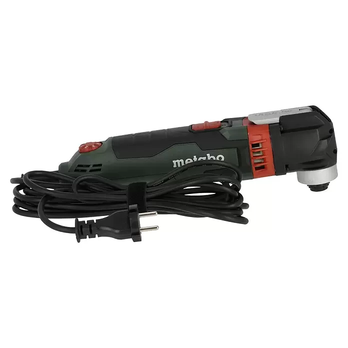Metabo Herramienta multifunción eléctrica MT 400 Quick - 400 W, Sistema STARLOCK - Herramienta multifunción oscilante Metabo verde oscuro y negro con dial rojo, cabezal plateado y cable de alimentación negro enrollado con enchufe europeo.