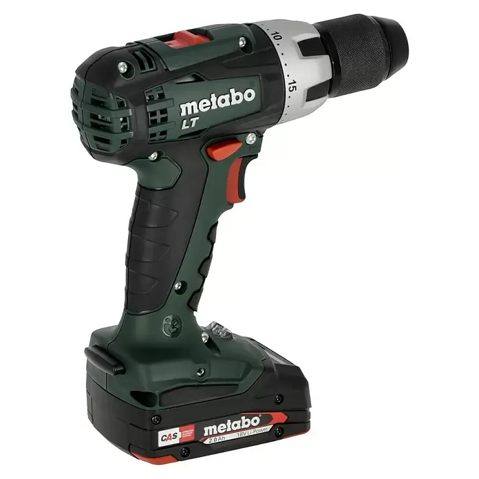 Metabo CAS 18V Taladro atornillador de batería BS 18 LT Compact - 18 V, 2 baterías, 2 Ah, 60 Nm - Taladro atornillador inalámbrico Metabo LT 18V verde oscuro y negro, con portabrocas plateado y detalles rojos. Con batería Li-Power de 2,0Ah.
