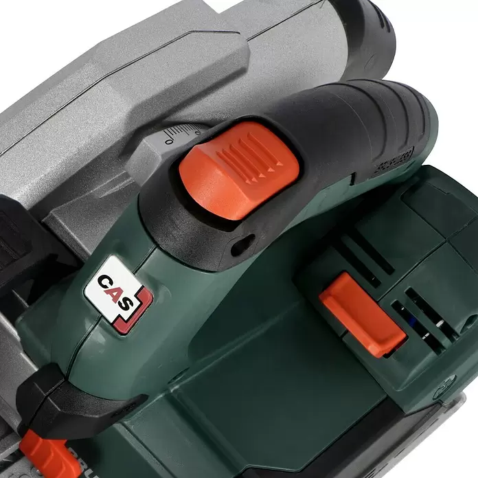 Metabo CAS 18V Sierra circular de batería KS 18 LTX 66 BL - 18 V, Sin batería, 4.800 r.p.m. - Sierra circular inalámbrica verde oscuro, plata y negra con detalles naranjas, logo CAS y letras 'BRUSHLESS' visibles.