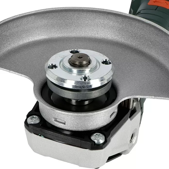 Metabo CAS 18V Amoladora angular de batería W 18 LT BL 11-125 - 18 V, 2 baterías, 4 Ah, Diámetro disco: 125 mm - Primer plano del cabezal de una amoladora angular con protector plateado y husillo, mostrando la carcasa del engranaje.