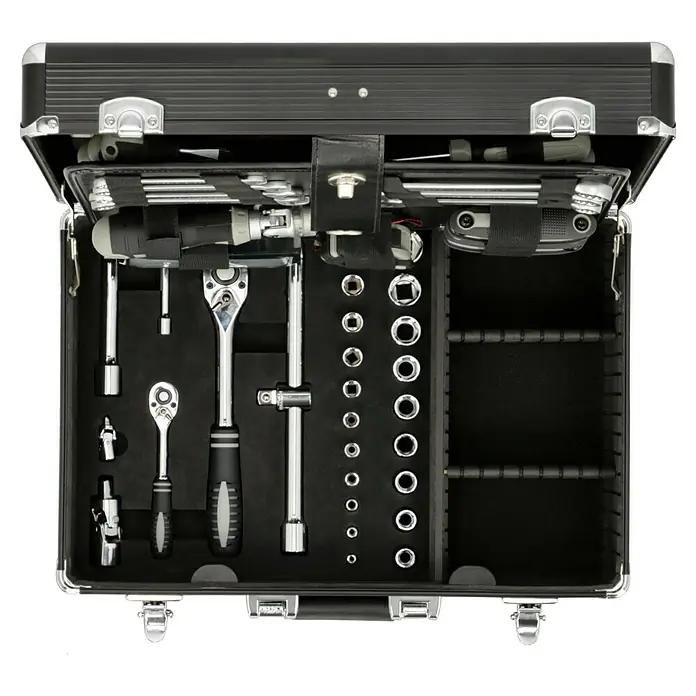 Alpha Tools Werkzeugkoffer - L x B x H: 450 x 305 x 167 mm, Aluminium, 119 -tlg. - Werkzeugkoffer mit verschiedenen Werkzeugen, inklusive Ratschen, Steckschlüsseln und Verlängerungen, ordentlich in Fächern angeordnet.