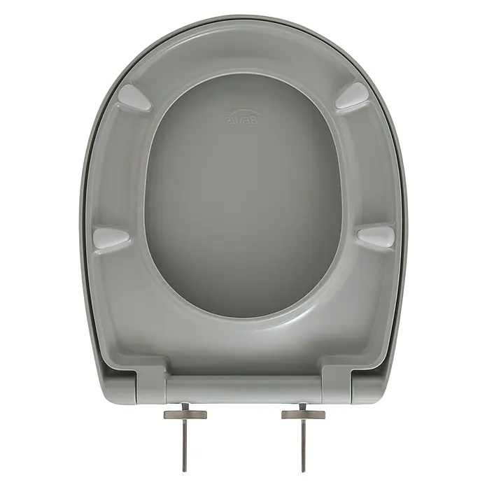 Bemis WC-Sitz Classic - Duroplast, Hellgrau, Mit Absenkautomatik - Hier ist eine Nahaufnahme eines grauen Toilettensitzes mit chromfarbenen Beschlägen vor einem schwarzen Hintergrund.