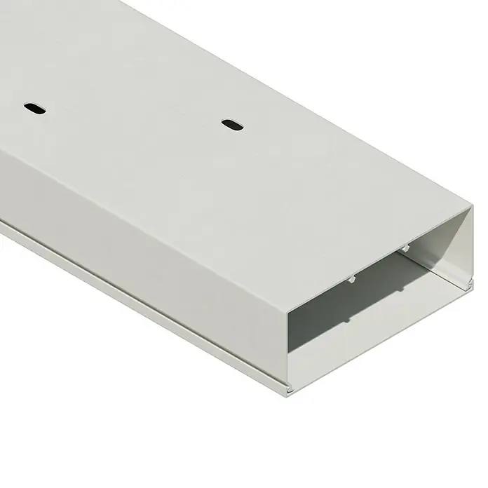Kabelkanal - 2 m x 100 mm x 40 mm, Weiß - Nahaufnahme eines rechteckigen, weißen Kabelkanals aus Metall, ideal für die sichere und organisierte Kabelführung in Innenräumen.