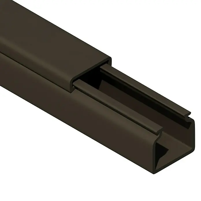 Kabelkanal - L x B x H: 2 m x 15 mm x 15 mm, Braun - Nahaufnahme eines braunen Kabelkanals mit Deckel, ideal für die Kabelführung und den Schutz in Innenräumen.