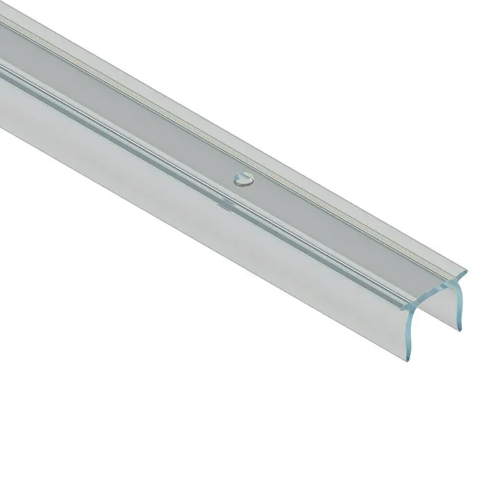 Globo Profil - 1,52 m x 10 mm, Transparent - Produktaufnahme einer transparenten U-Profil-Schiene mit Bohrung, ideal für Glasplatten, auf schwarzem Hintergrund.