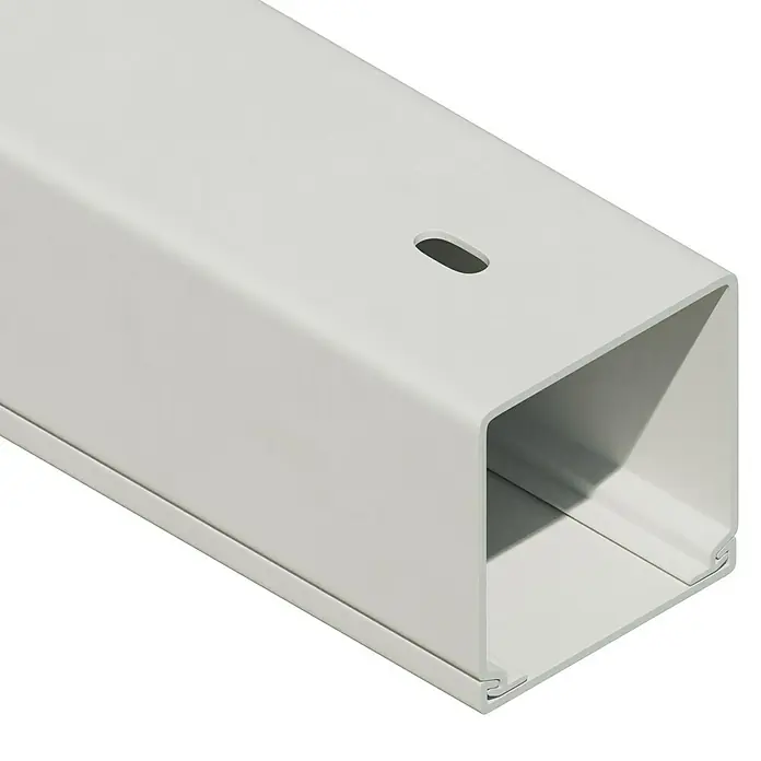 Kabelkanal - L x B x H: 2 m x 40 mm x 40 mm, Weiß - Weißer Kabelkanal mit länglichem Loch auf schwarzem Hintergrund. Ideal zur diskreten Kabelführung und zum Schutz vor Beschädigungen.