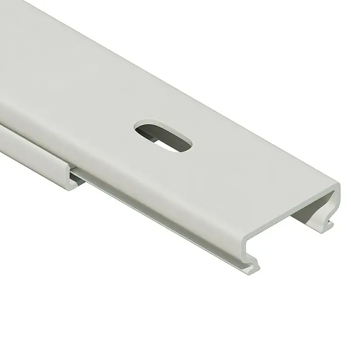 Kabelkanal - L x B x H: 2 m x 20 mm x 10 mm, Weiß - Nahaufnahme einer weißen Gardinenschiene mit einem länglichen Loch in der Mitte und einem C-förmigen Profil an der Unterseite.
