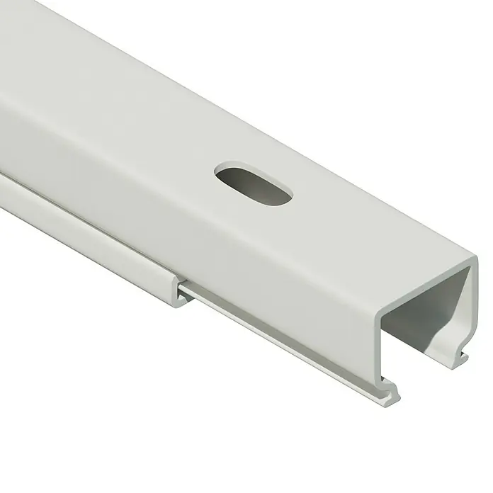 Kabelkanal - L x B x H: 2 m x 15 mm x 15 mm, Weiß - Nahaufnahme einer weißen Montageschiene mit einem Loch zur Befestigung an einer Oberfläche. Die Schiene ist für verschiedene Anwendungen geeignet.