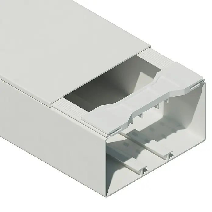 Kabelkanal - L x B x H: 2 m x 110 mm x 60 mm, Weiß - Eine Nahaufnahme eines weißen Kabelkanals mit Deckel und internen Trennwänden, der für die Organisation von Kabeln verwendet wird.
