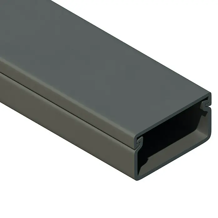 Kabelkanal - L x B x H: 2 m x 30 mm x 15 mm, Silber - Ein grauer Kabelkanal mit Deckel, der sich ideal für die ordentliche Verlegung von Kabeln eignet und diese vor Beschädigungen schützt.