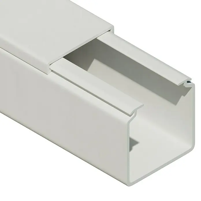 Kabelkanal - L x B x H: 2 m x 30 mm x 30 mm, Weiß - Abdeckung für einen Kabelkanal, der Kabelschutz und ein ordentliches Kabelmanagement bietet, ideal für den Innenbereich.