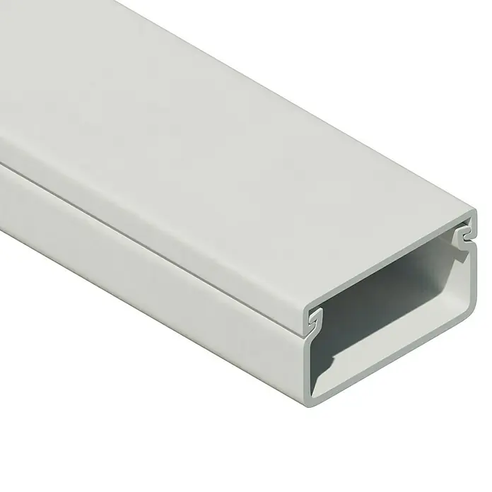 Kabelkanal - L x B x H: 2 m x 30 mm x 15 mm, Weiß - Nahaufnahme einer weißen Kabelkanalabdeckung, die für die Organisation und den Schutz von Kabeln in verschiedenen Umgebungen verwendet wird.